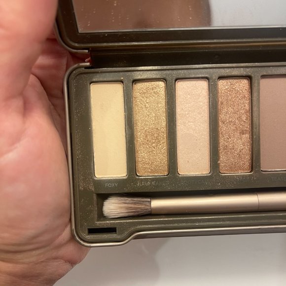 eyeshadow palette - Picture 2 of 3